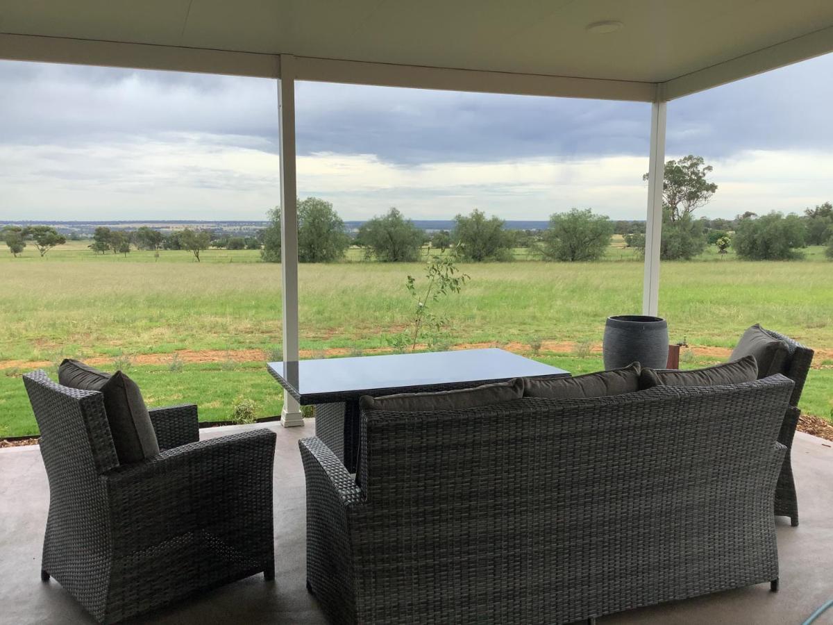 Pericoe Retreat Bed and Breakfast Dubbo Eksteriør billede