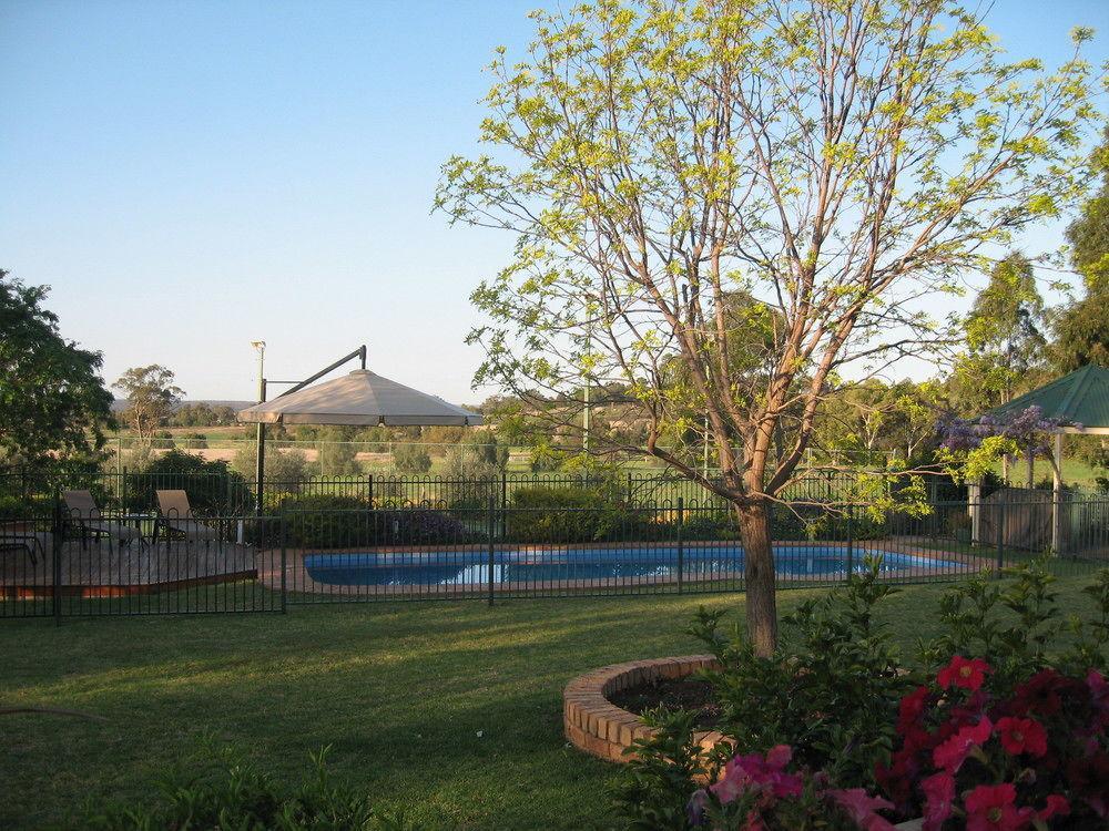 Pericoe Retreat Bed and Breakfast Dubbo Eksteriør billede